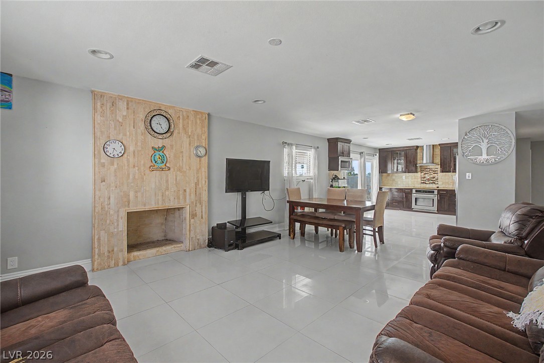 713 Vincent Way Property Photo 8