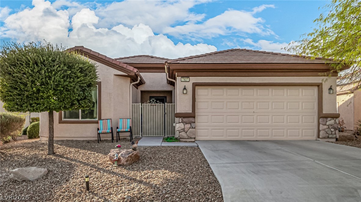 7927 Crested Starling Court Property Photo 1