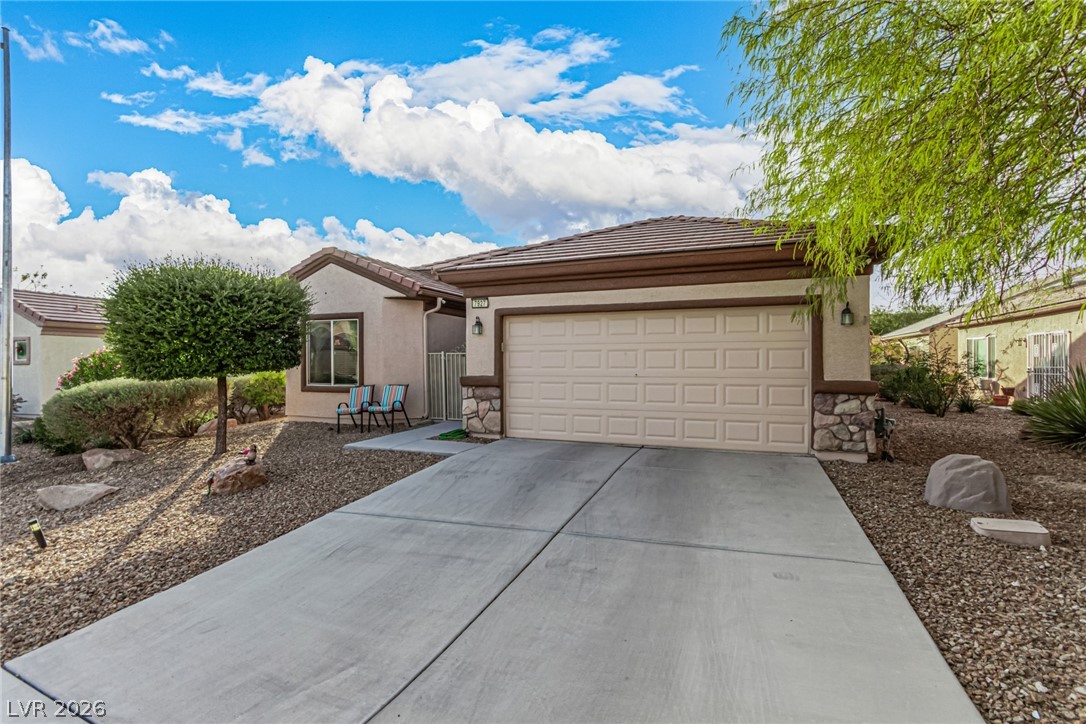 7927 Crested Starling Court Property Photo 2