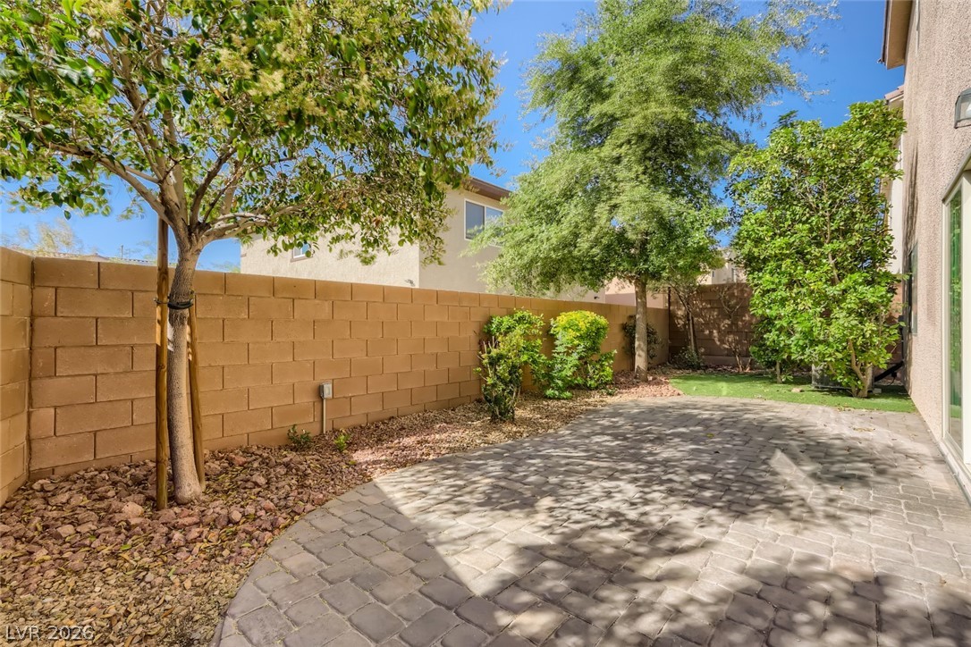 10601 Derby Peak Lane Property Photo 11