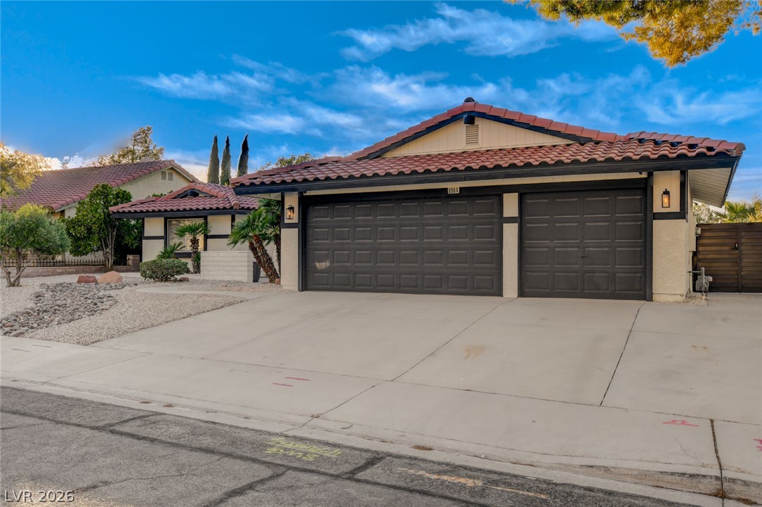 8904 Pesaro Drive Property Photo 4