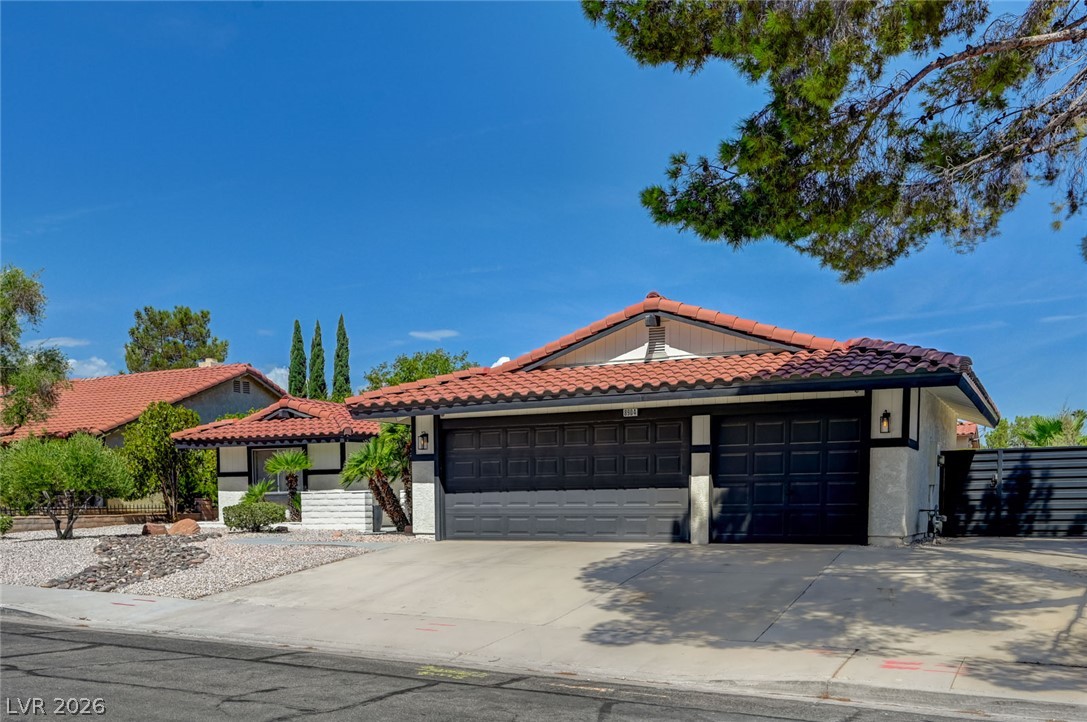 8904 Pesaro Drive Property Photo 4