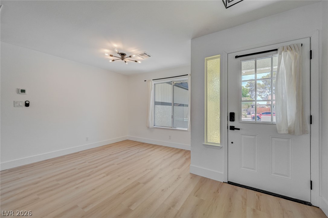 8904 Pesaro Drive Property Photo 8