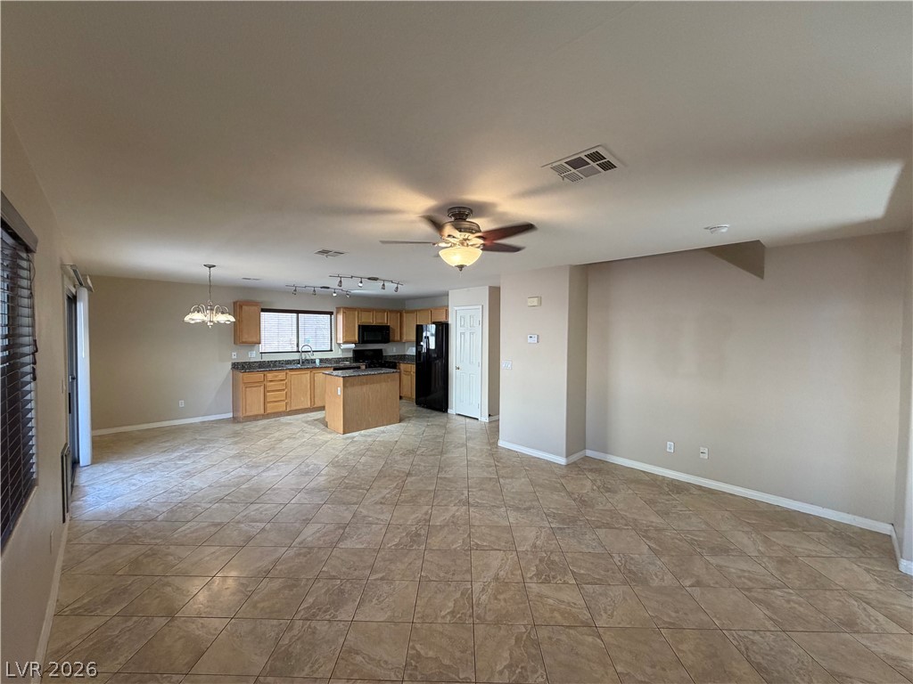 7613 Roop Street Property Photo 7
