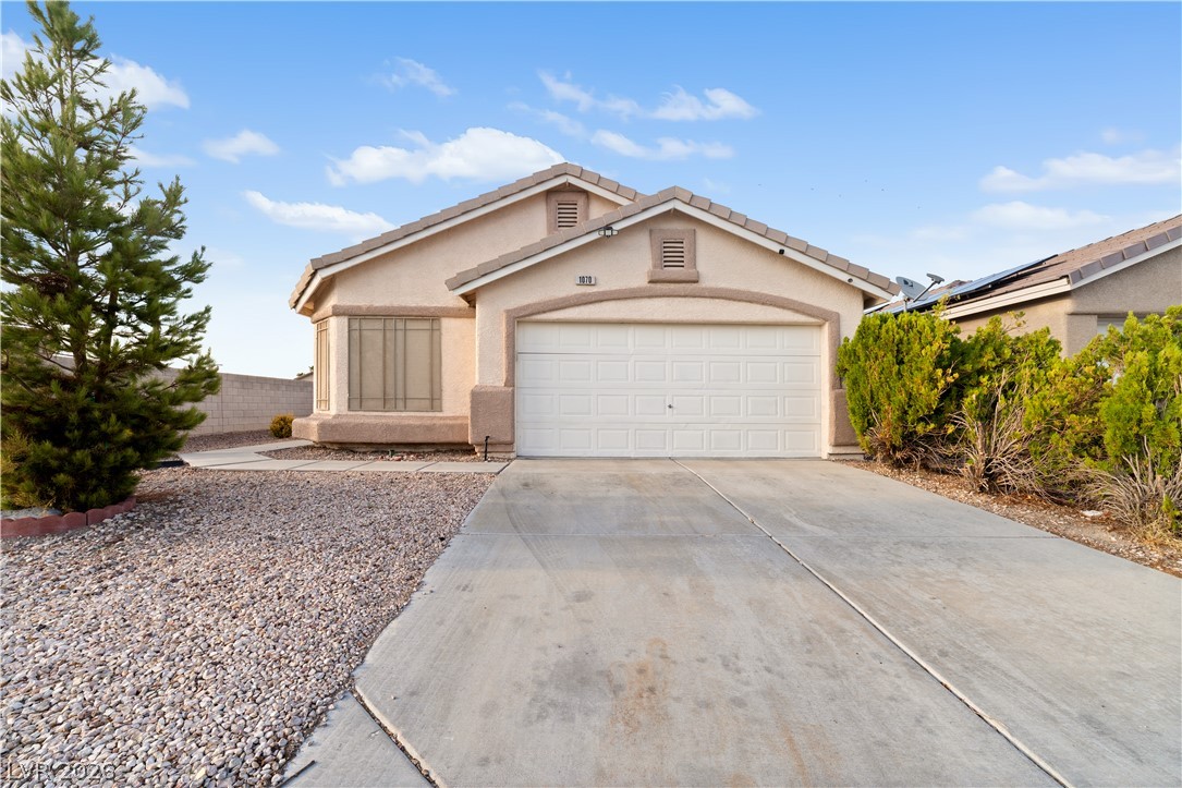 1070 Ashwood Bay Avenue Property Photo 1
