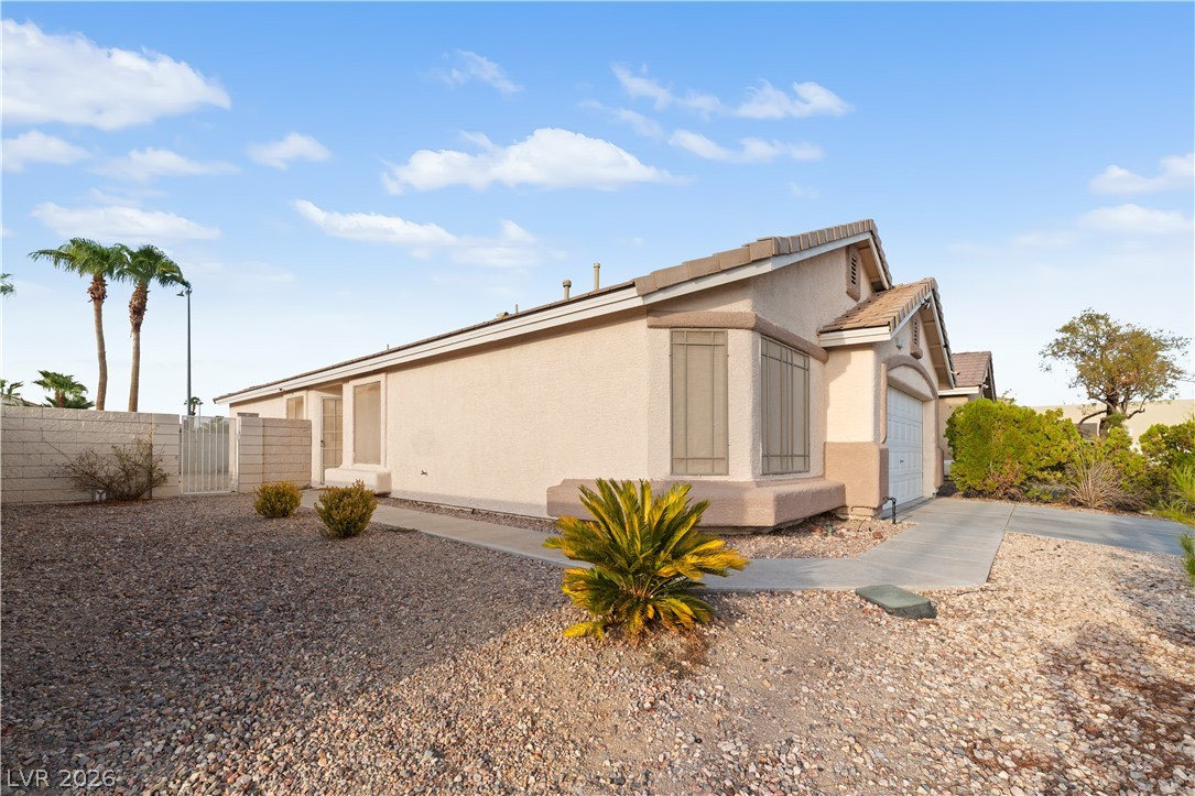 1070 Ashwood Bay Avenue Property Photo 2