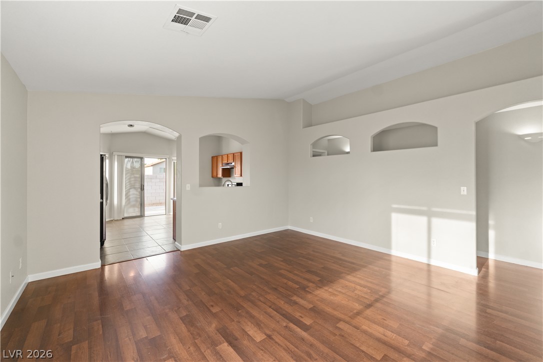 1070 Ashwood Bay Avenue Property Photo 4