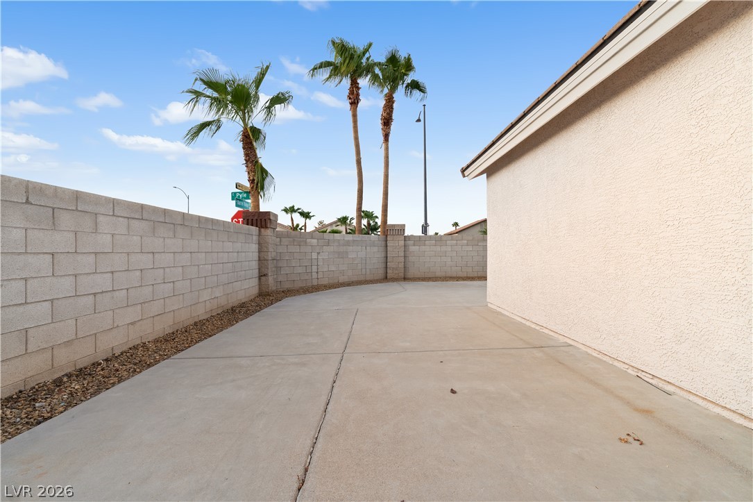 1070 Ashwood Bay Avenue Property Photo 16