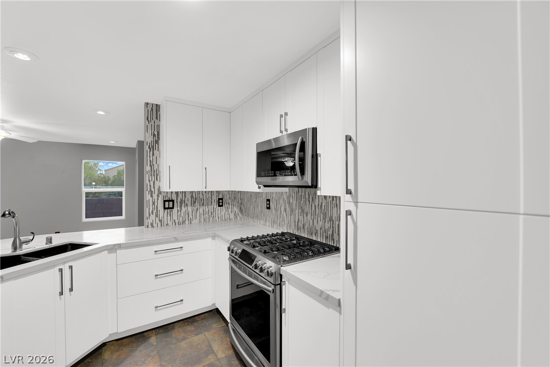 9074 Hombard Avenue Property Photo 8