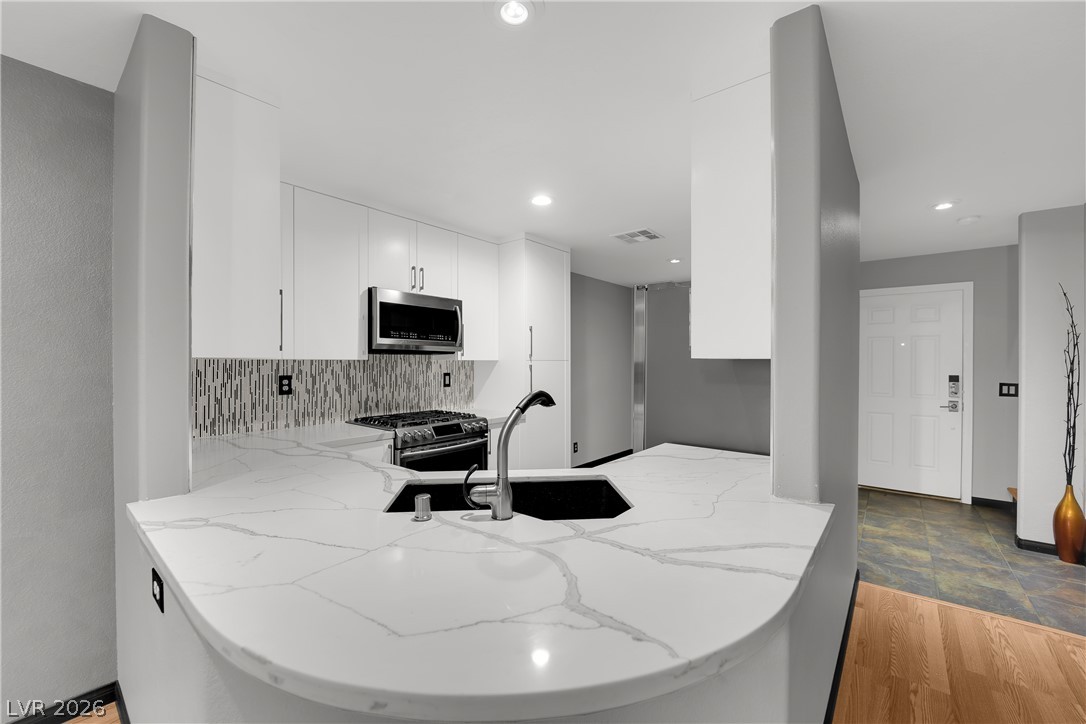 9074 Hombard Avenue Property Photo 10