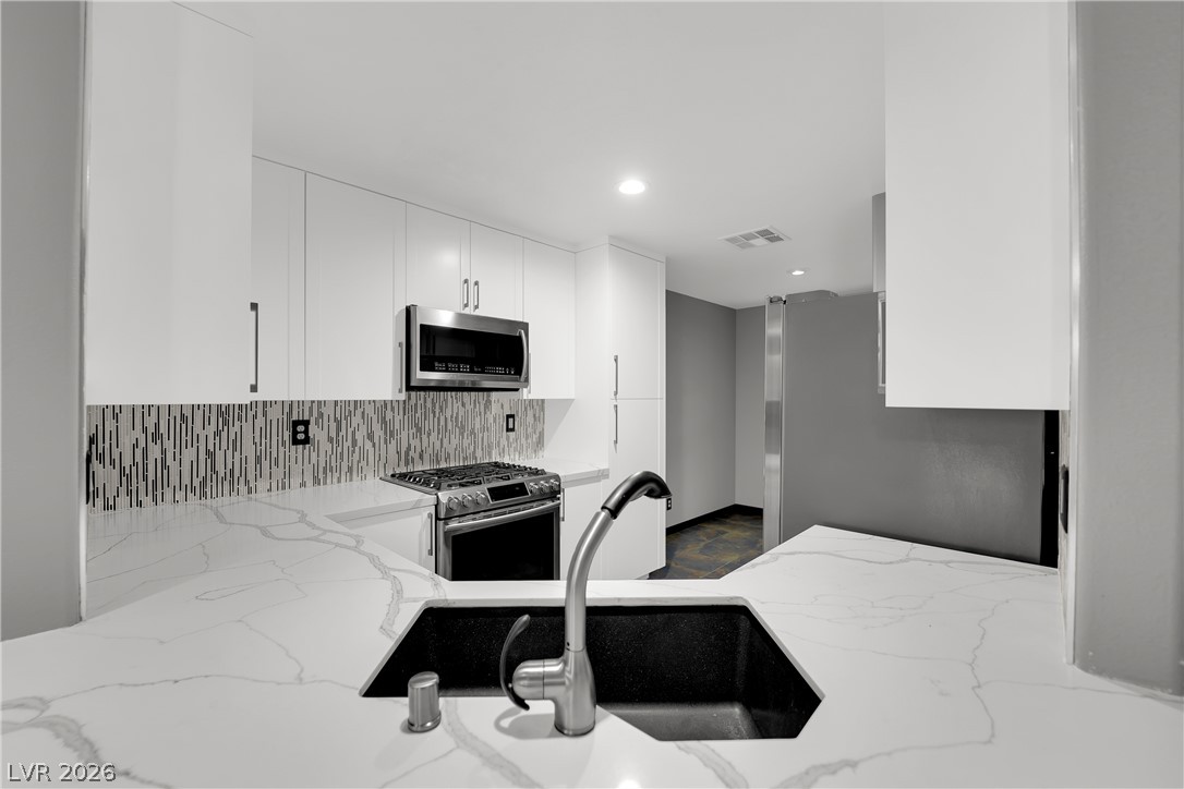 9074 Hombard Avenue Property Photo 11
