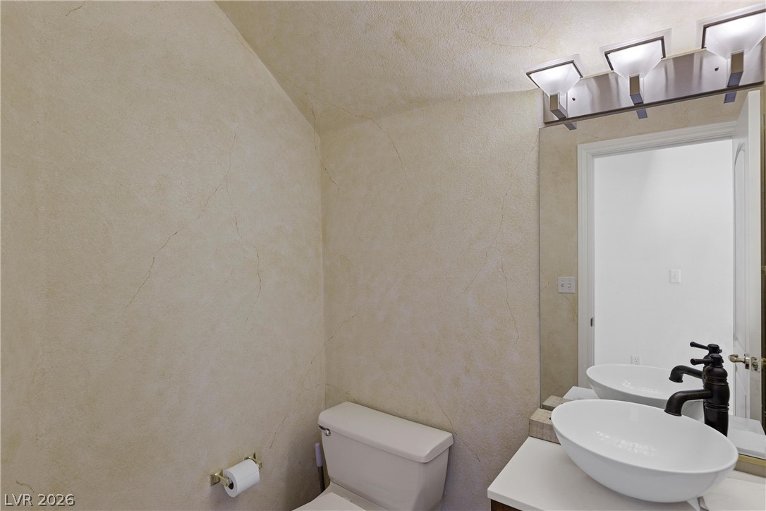 8133 Horizon Lake Drive Property Photo 8