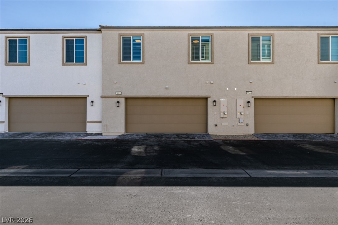 5618 Beguiling Falls Street Property Photo 15