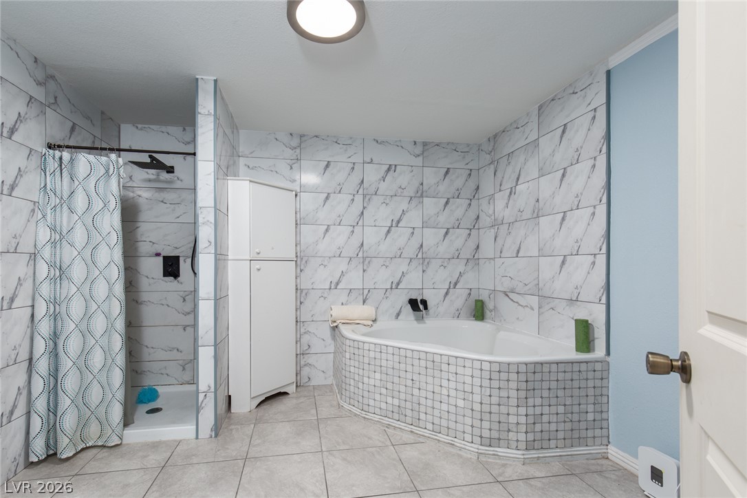 330 Sir Richard East Drive Property Photo 15