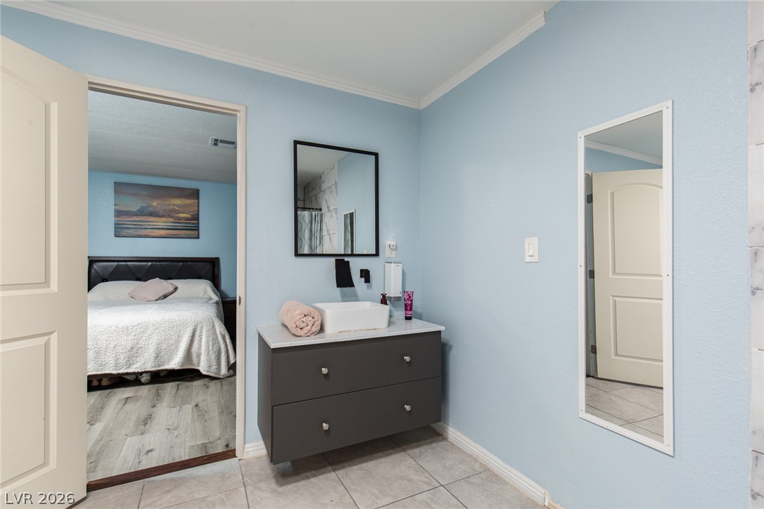 330 Sir Richard East Drive Property Photo 16