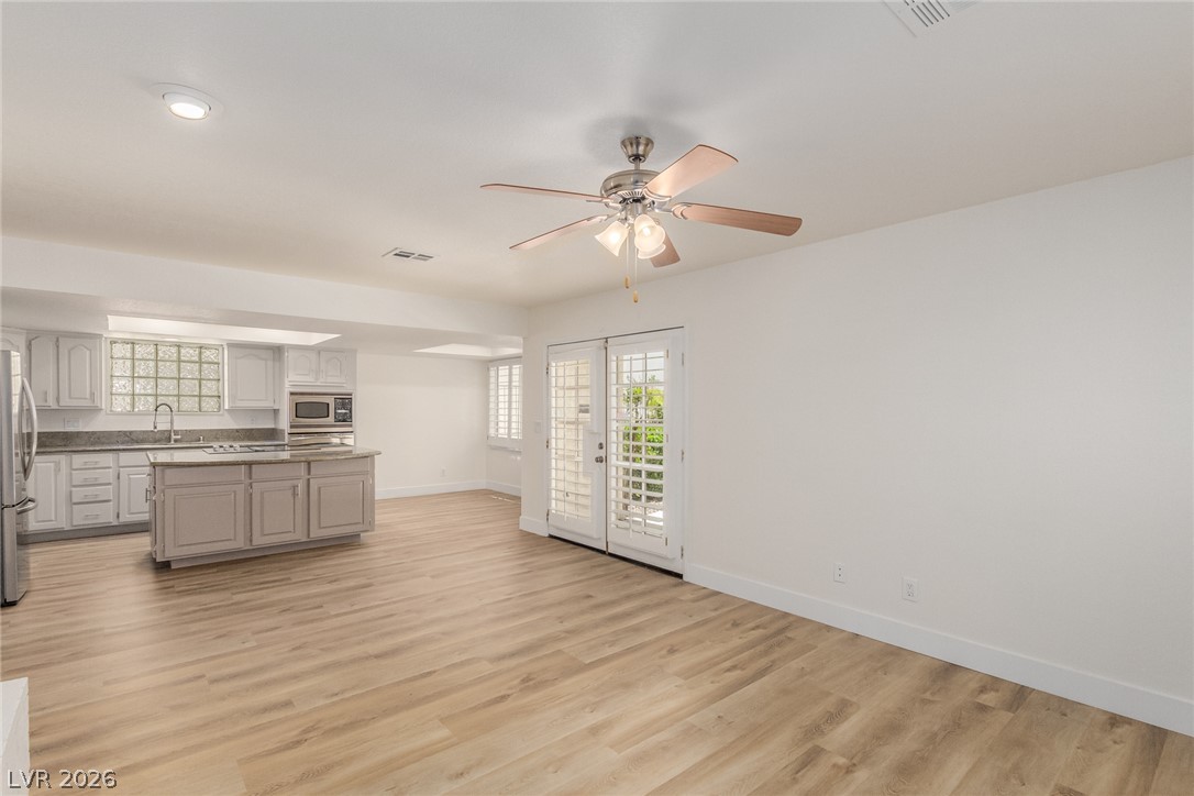 861 Vegas Valley Drive Property Photo 10
