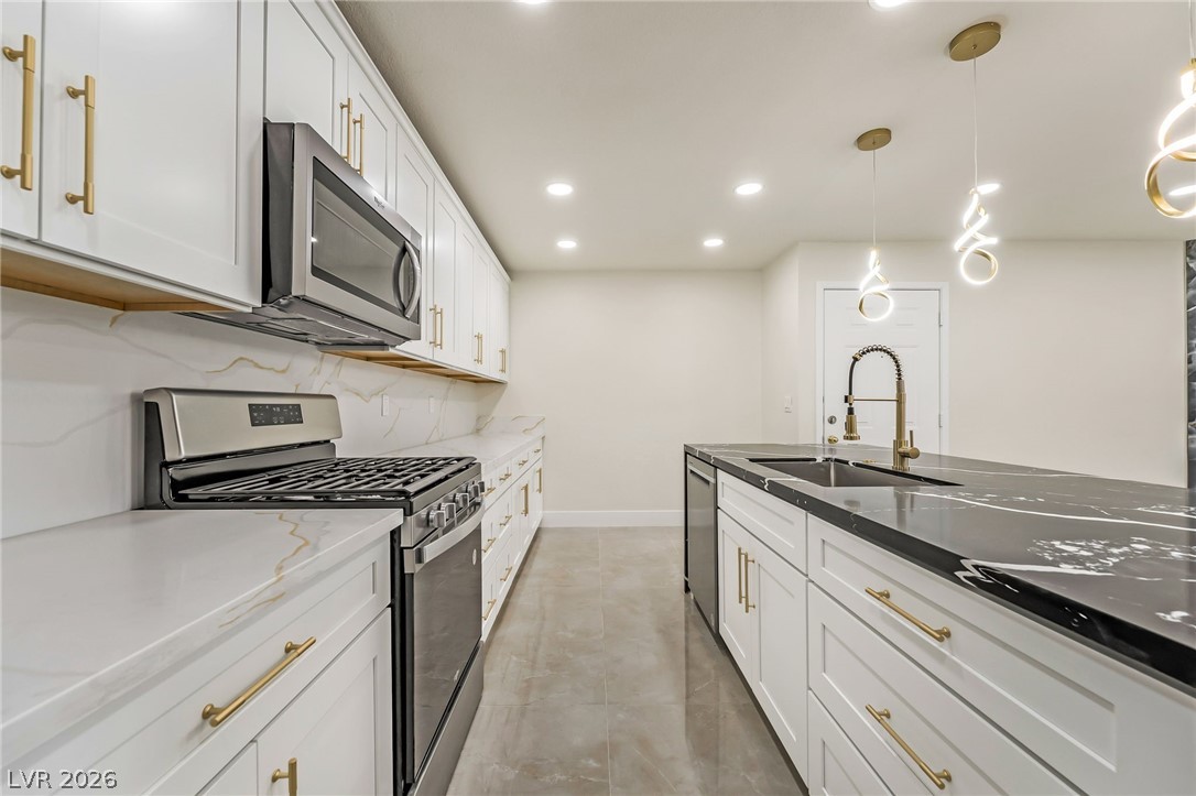 2200 South Fort Apache Road 2073 Property Photo 6