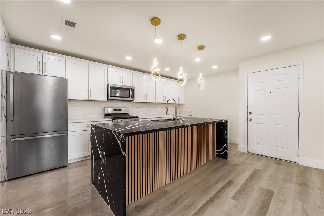 2200 South Fort Apache Road 2073 Property Photo 7