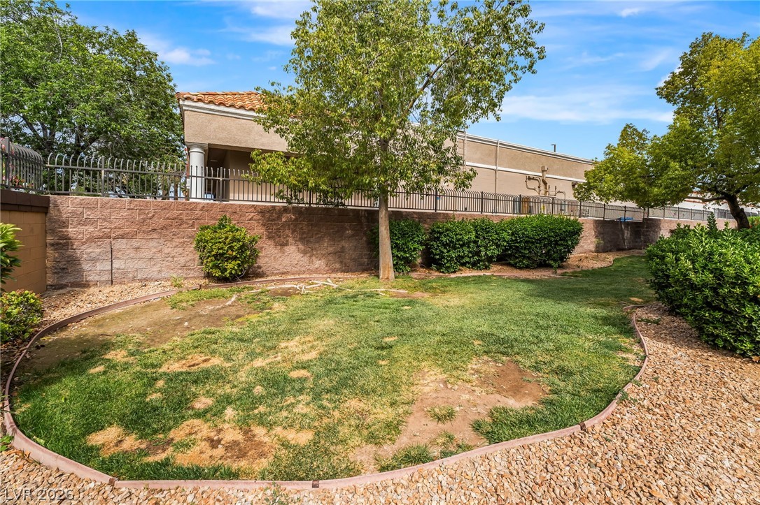 2200 South Fort Apache Road 2073 Property Photo 23