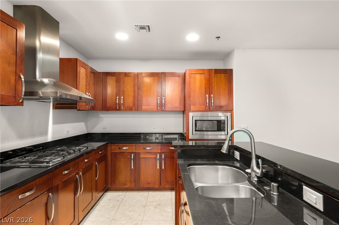 4525 Dean Martin Drive 409 Property Photo 11