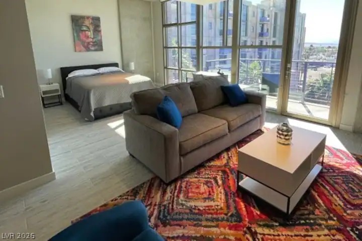 2810018 Property Photo 1