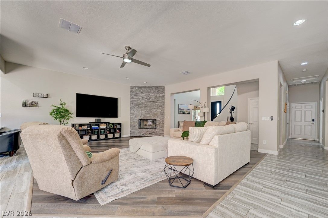 9817 Edgeview Place Property Photo 12