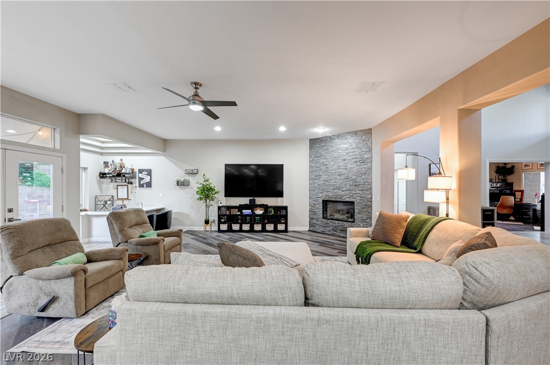 9817 Edgeview Place Property Photo 14