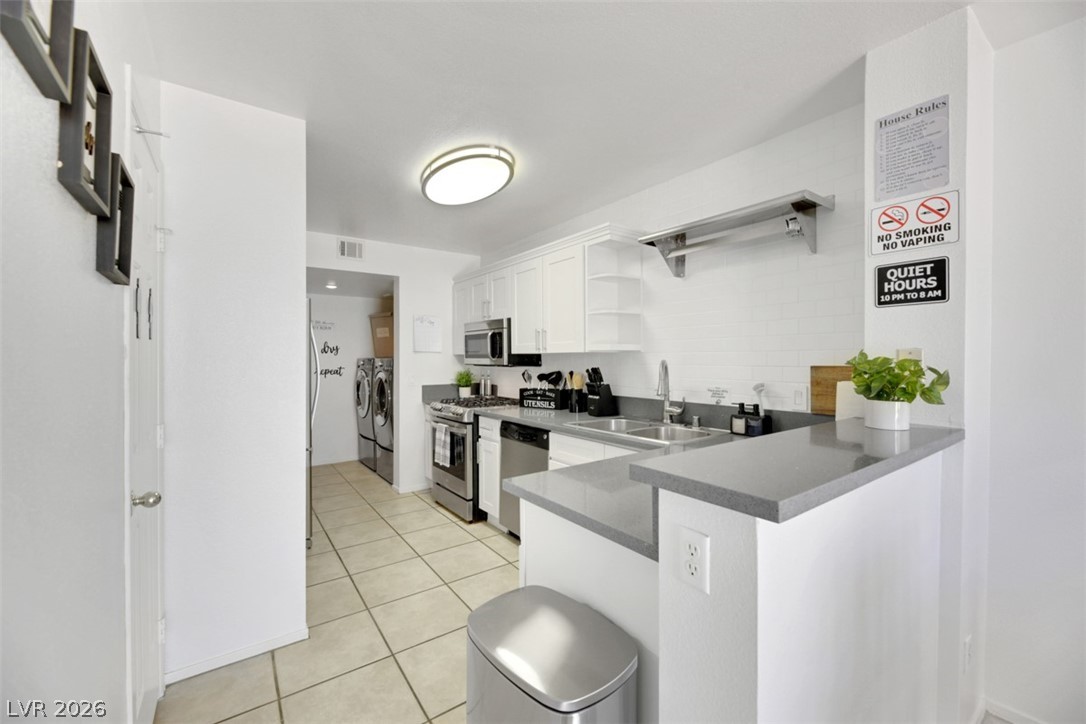 7989 Lisa Dawn Avenue Property Photo 12