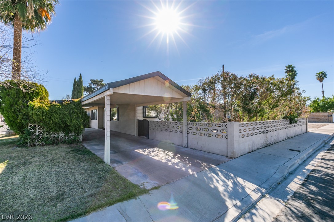 2211 Frontier Ave Avenue Property Photo 3