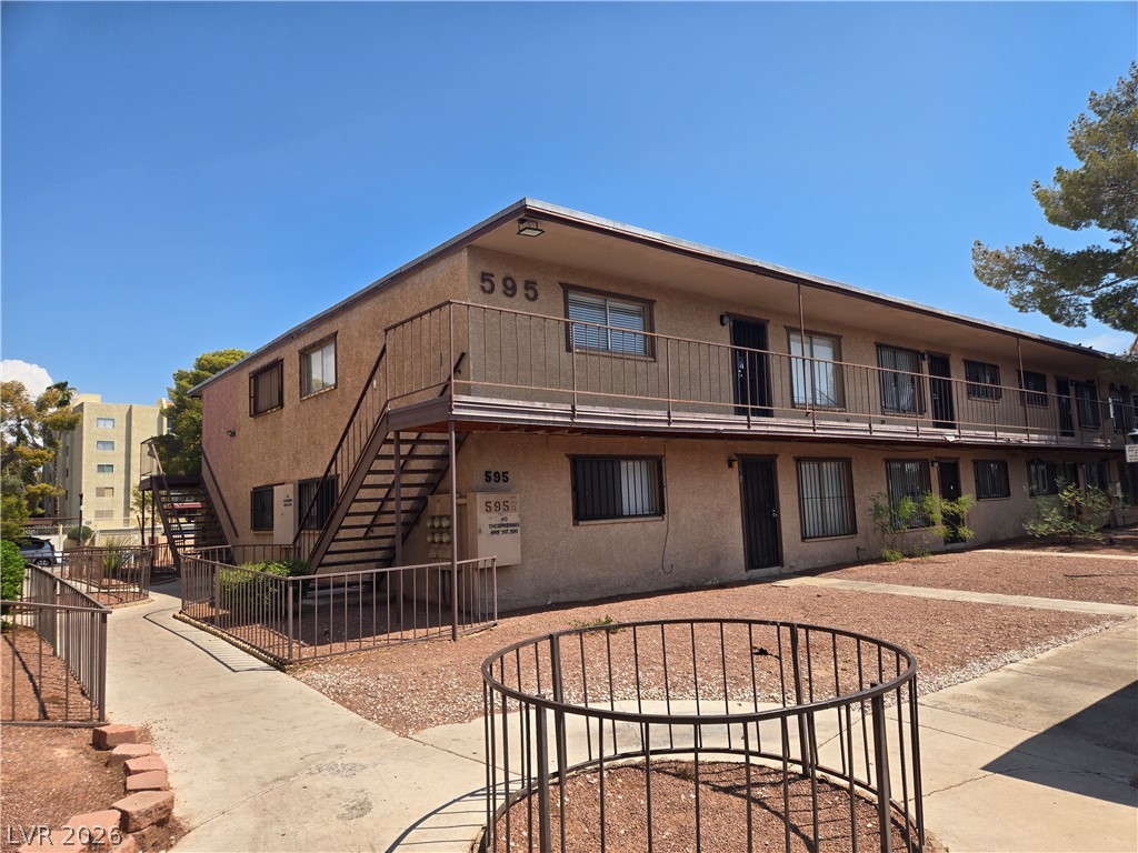 595 ROYAL CREST 19 Property Photo 1