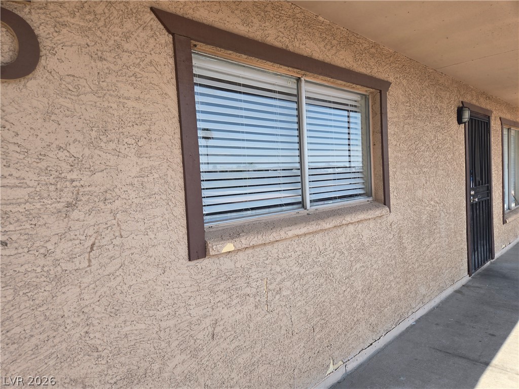 595 Royal Crest 19 Property Photo 3
