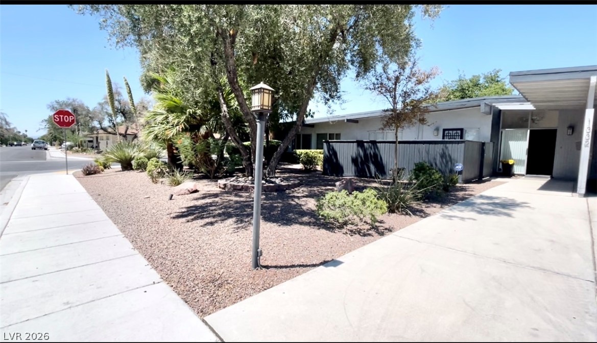 1332 5th Place Property Photo 2