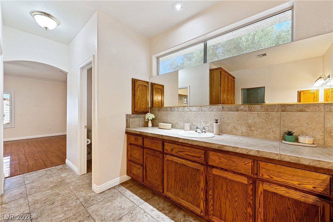2201 Valentine Avenue Property Photo 25
