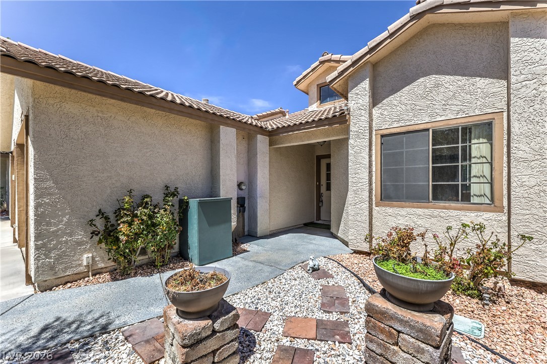 5736 Colwood Lane Property Photo 4