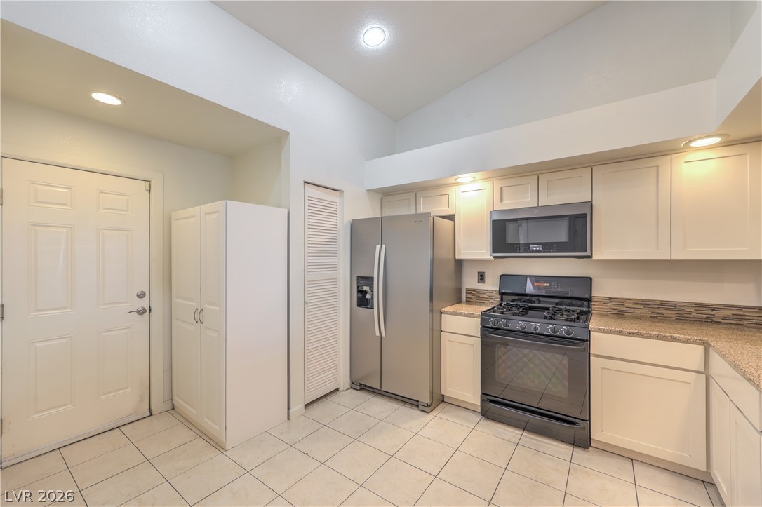 5736 Colwood Lane Property Photo 8