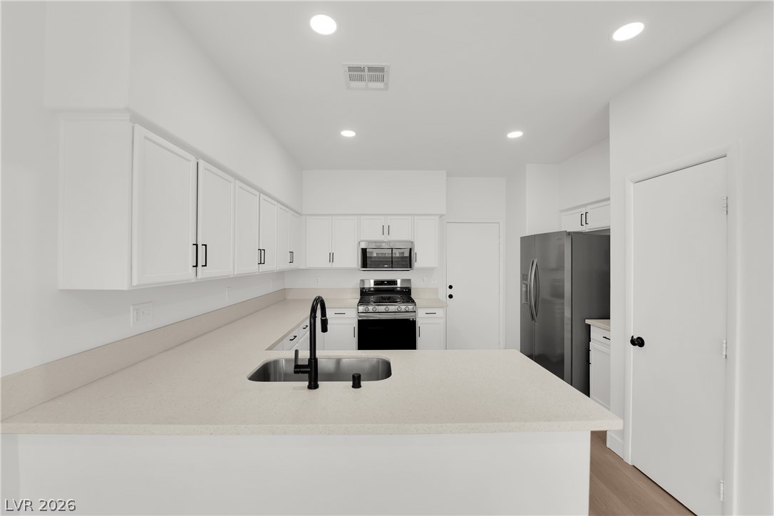 8821 Winter Sky Avenue Property Photo 9