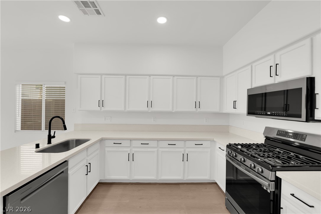 8821 Winter Sky Avenue Property Photo 10