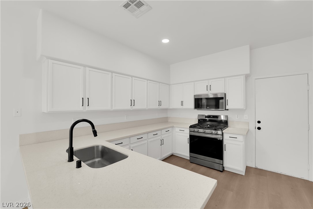 8821 Winter Sky Avenue Property Photo 11