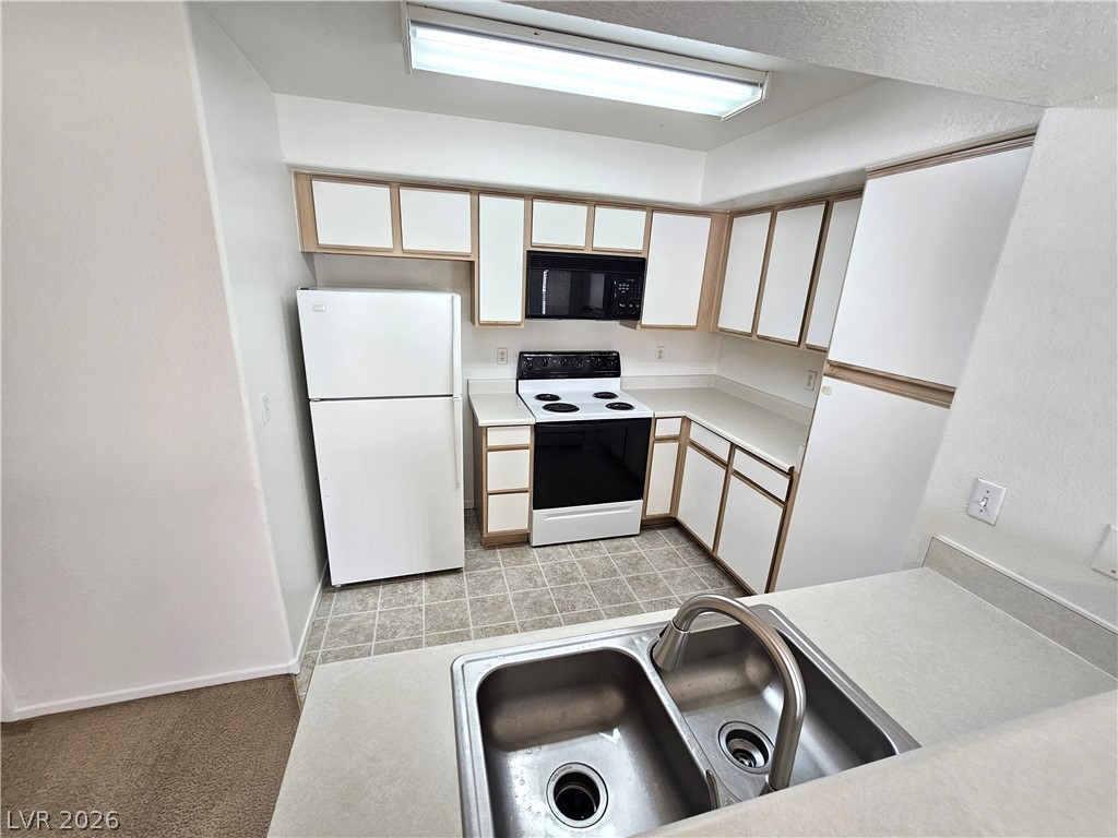 2300 Silverado Ranch Boulevard 2081 Property Photo 7