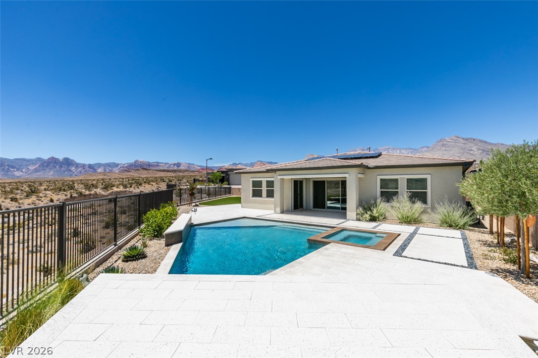 988 Edinburgh Fields Court Property Photo 3