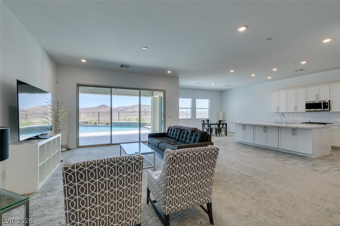 988 Edinburgh Fields Court Property Photo 14