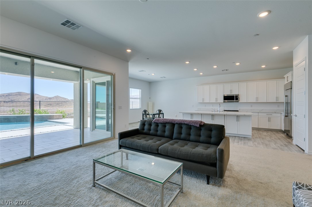 988 Edinburgh Fields Court Property Photo 15