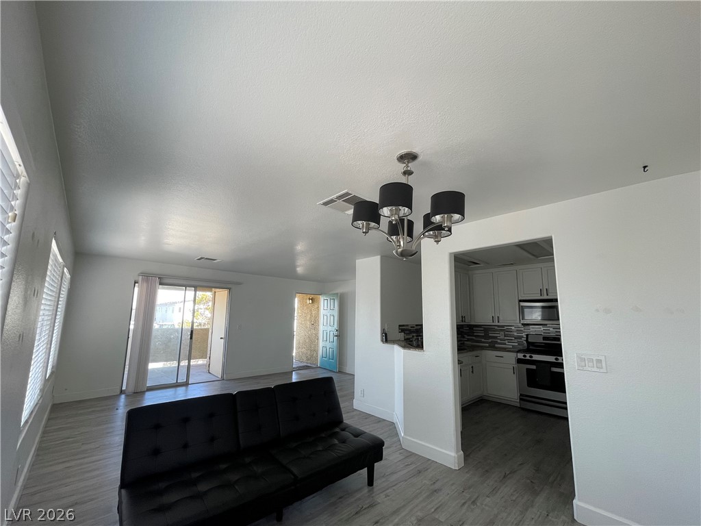 1521 Linnbaker Lane 203 Property Photo 4