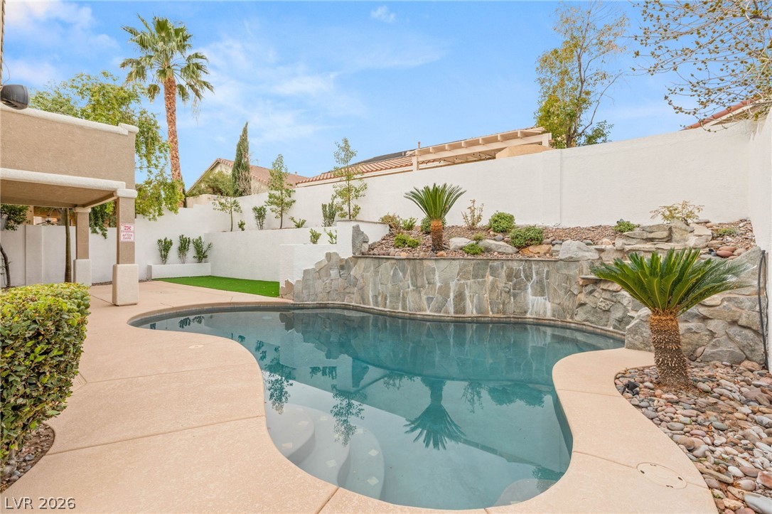 1870 Desert Forest Way Property Photo 3