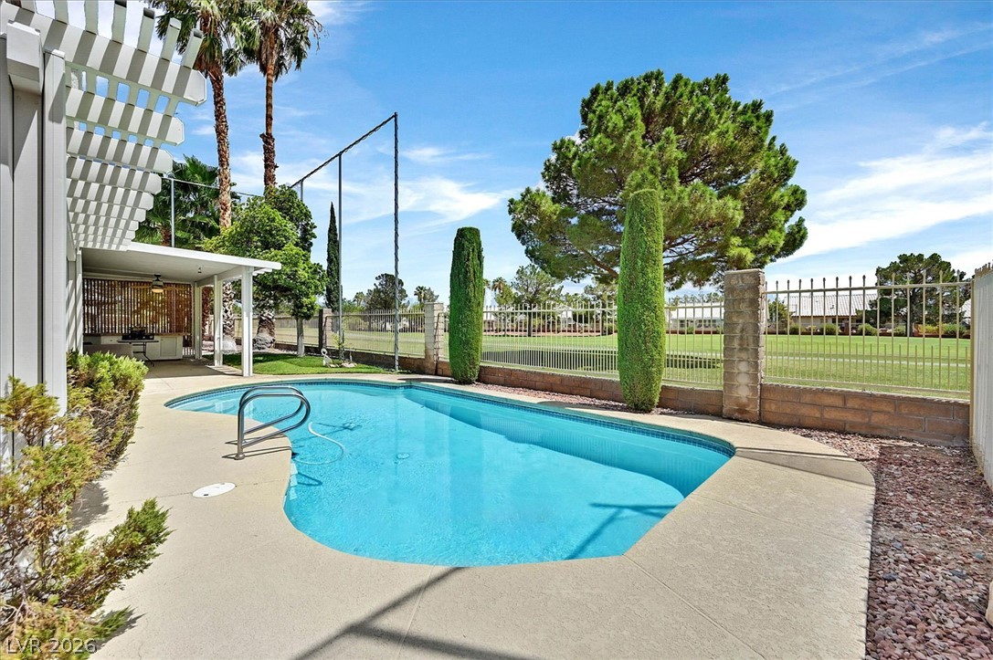 5520 Singing Hills Drive Property Photo 3