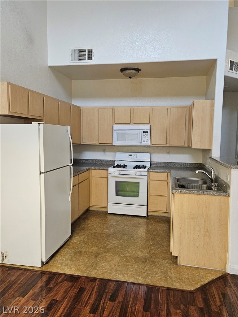 4915 East Russell Road Road 181 Property Photo 4