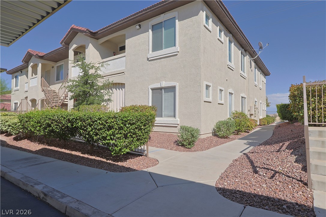 3504 Desert Cliff Street 202 Property Photo 3
