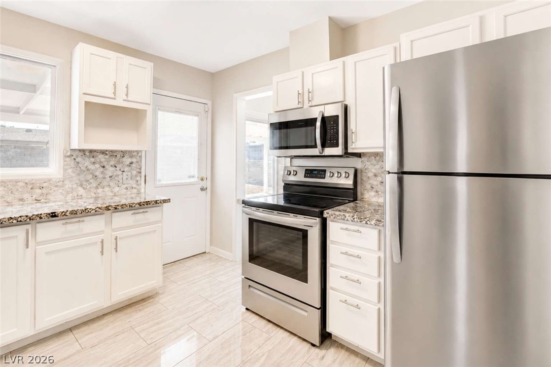 1932 Hassett Avenue Property Photo 5