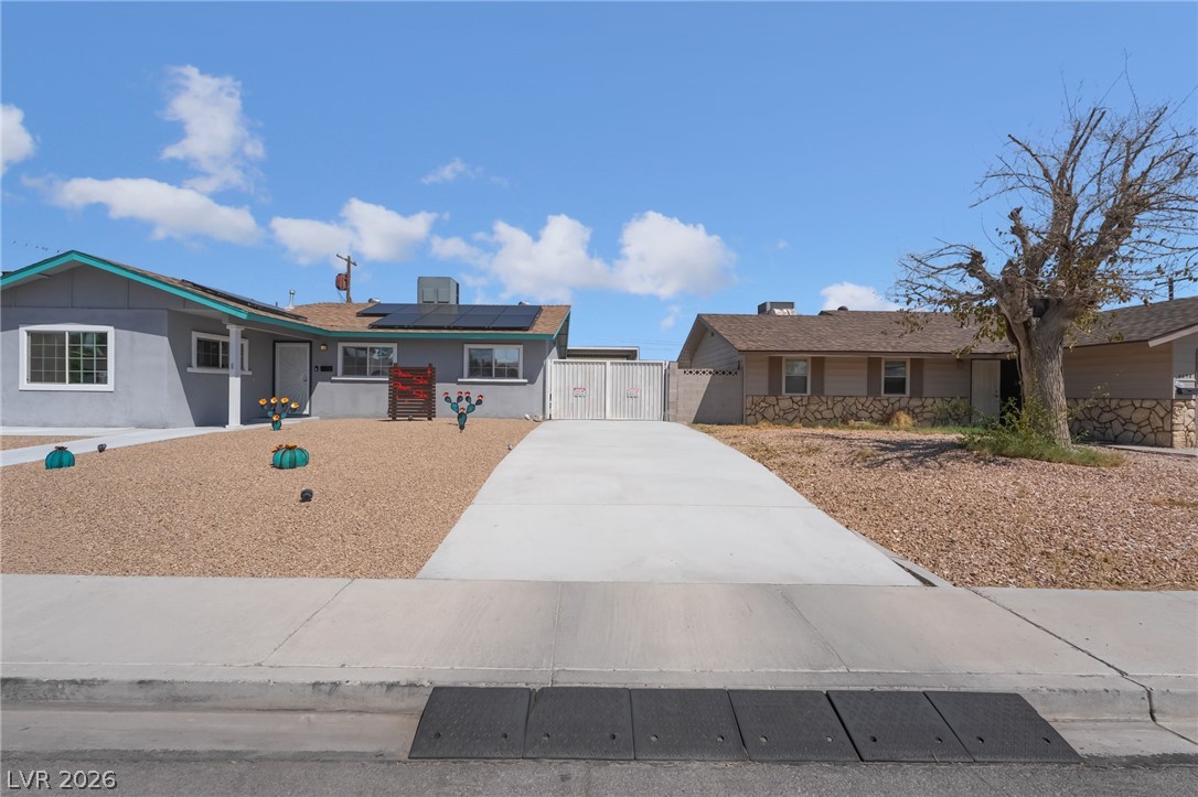 4646 Dennis Way Property Photo 4