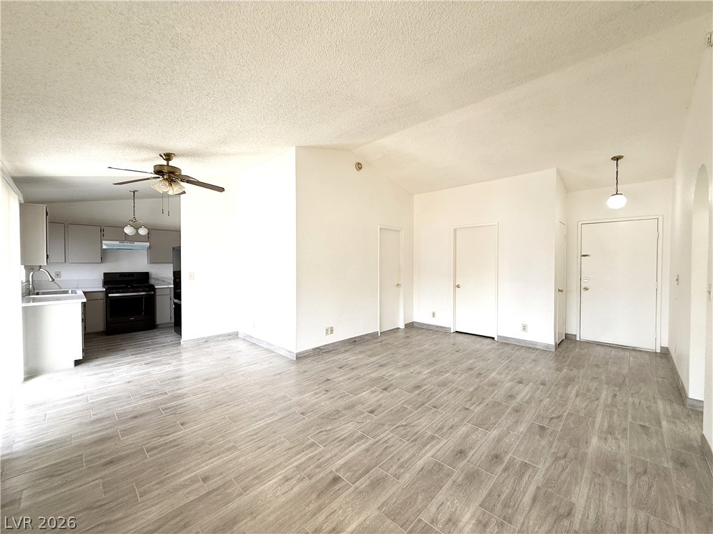5625 Ballinger Drive Property Photo 3